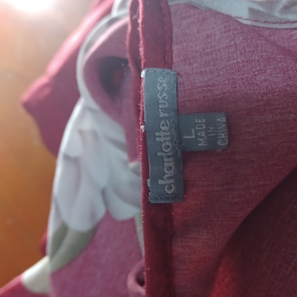 CHARLOTTE RUSSE TOP SIZE L IN A BEAUTIFUL BURGUNDY AND SILVER FLORAL DESIGN - Picture 7 of 8